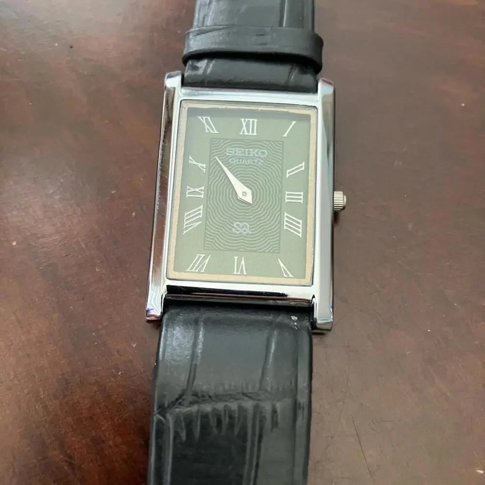 Seiko 33mm Mint Condition RARE Vintage Green Dial Rectangular Mens‎ Watch